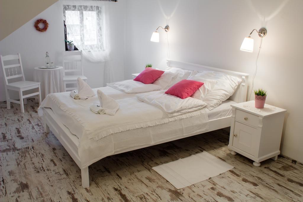 Deak Udvarhaz Hotell Kakucs Rom bilde
