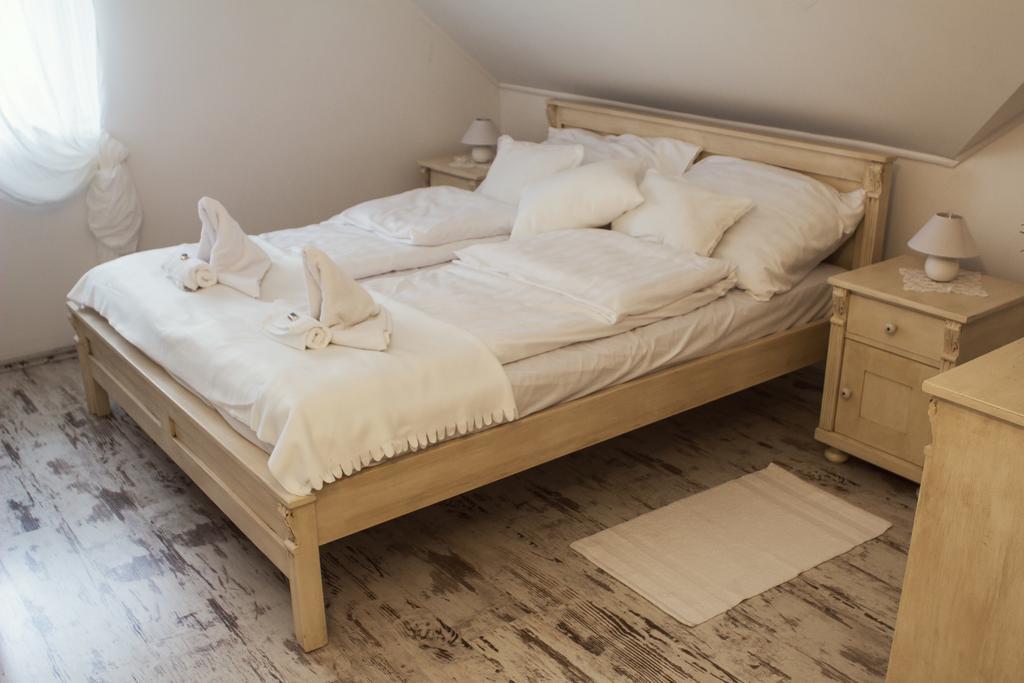 Deak Udvarhaz Hotell Kakucs Rom bilde